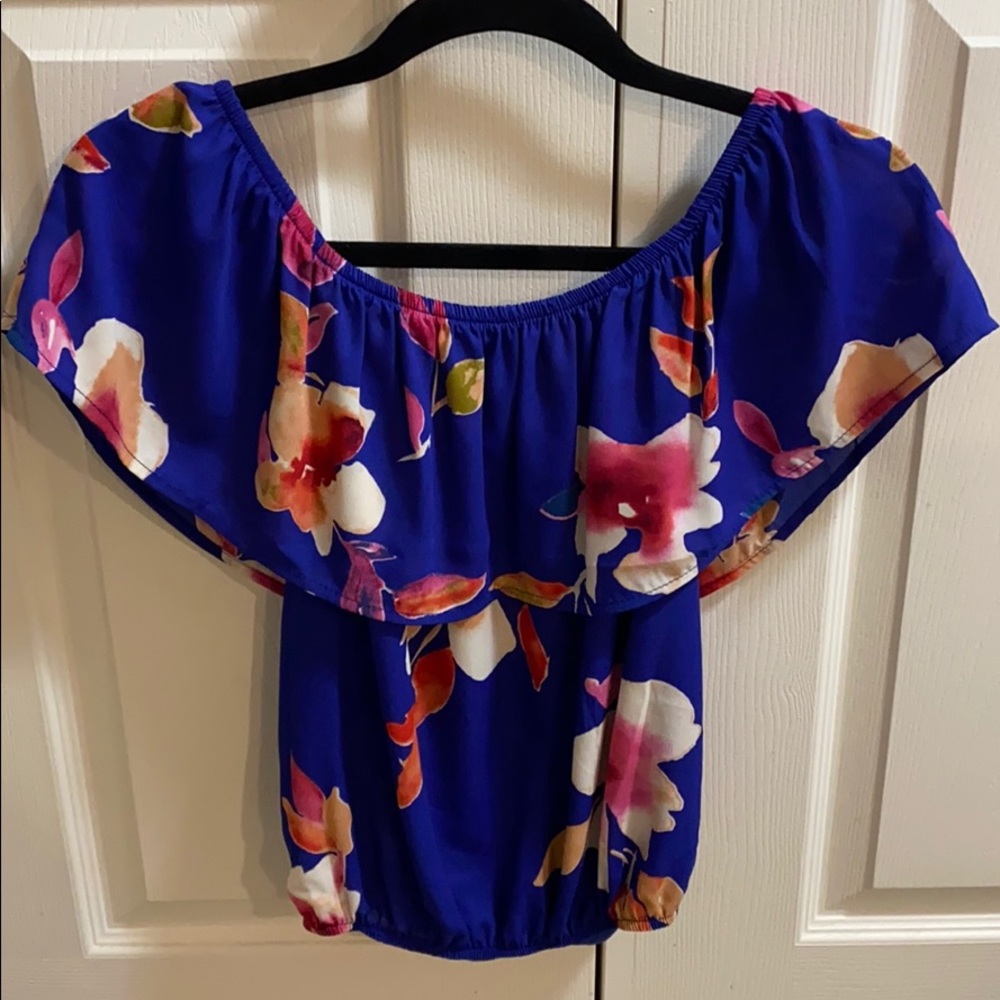 New with tags floral top